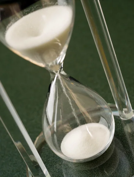 Sand Falls Down Through a Crystal Hour Glass — Stock Photo, Image