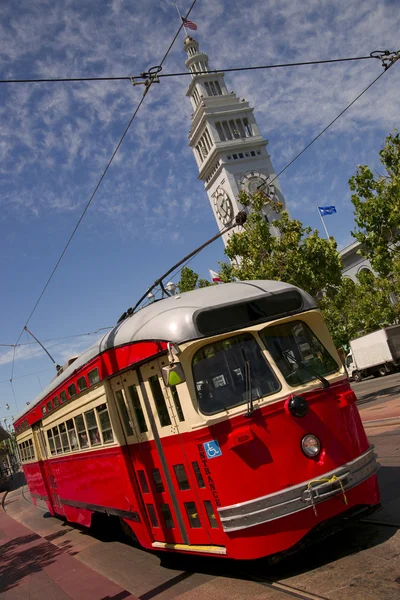 Яскраві кольорові тролейбусів у San Francisco — стокове фото