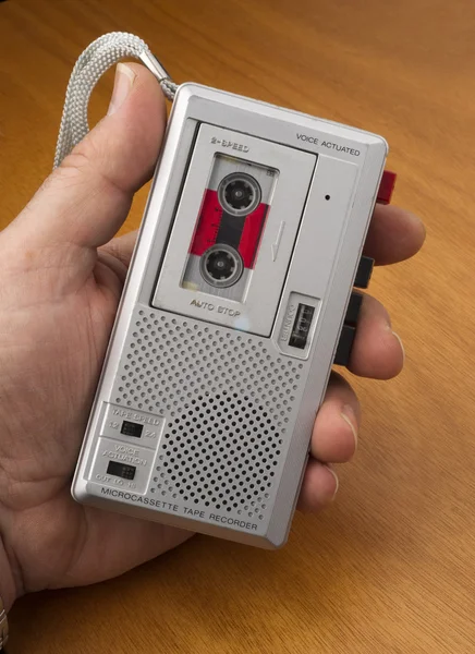 Audio recorder met behulp van tape de ouderwetse manier — Stockfoto