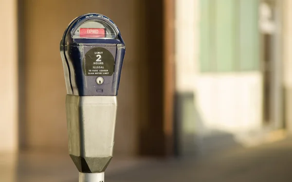 Old Obsolete Coin Parking Meter Downtown in Expired Status — Stock Photo, Image