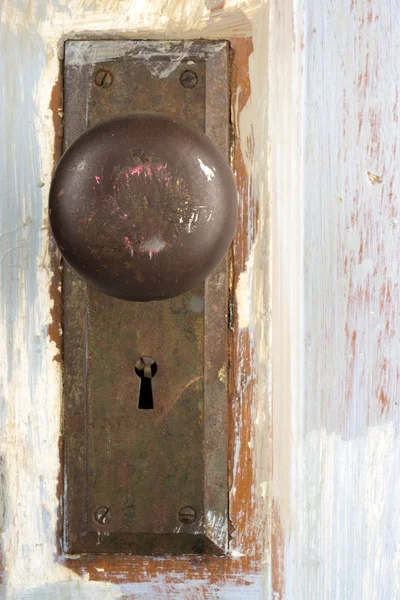 Hermoso viejo angustiado puerta antigua perilla cerradura cerradura conjunto — Foto de Stock