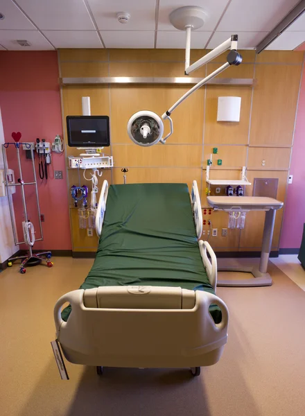 Kórházi behajtási szobában ágy siderails vizsgálat könnyű információk — Stock Fotó