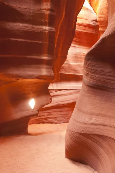 Focused Beam Sunlight Reaches Floor Antelope Canyon Arizona Southwest Usa — Stock Photo, Image