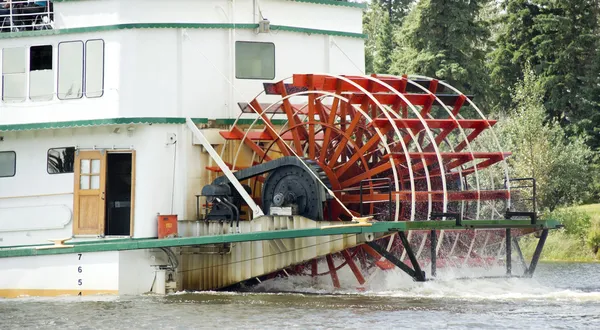 Sternwheeler Churning Moves Riverboat Paddle Steamer Vessel Down River — Stock Photo, Image