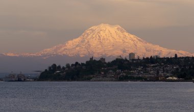 MT rainier günbatımı cascade aralığı puget sound Kuzey tacoma çamaşır