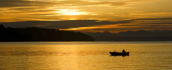 Lone Fisherman Small Boat Sunrise Fishing Commencement Bay Puget Sound Waterfront — Stock Photo, Image