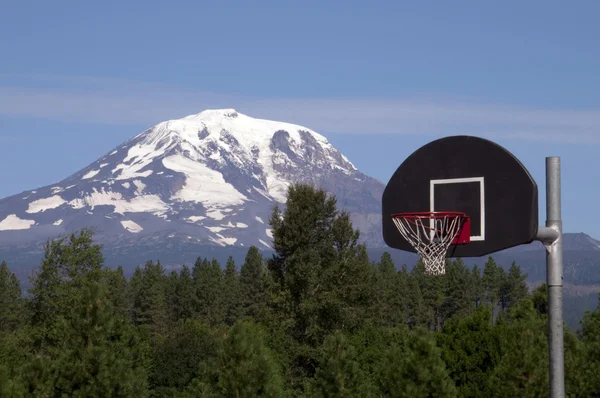 Basquete Hoop Backboard Montanha Fundo Mt Adams Cascade Range — Fotografia de Stock