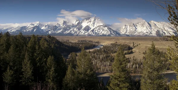 Snake river zachmurzenia postrzępione szczyty grand teton wyoming panoramiczny krajobraz tło — Zdjęcie stockowe