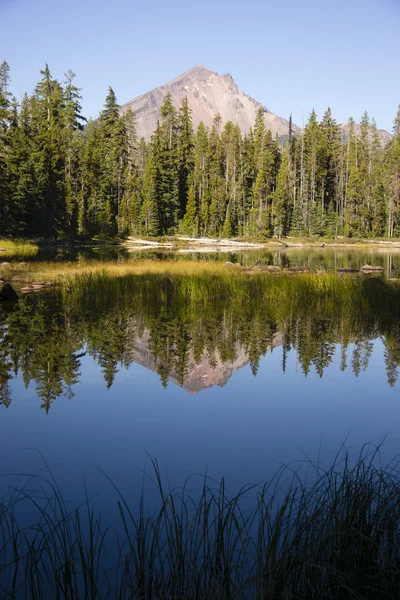Four Mile Lake Mount McLoughlin Condado de Klamath Oregon Cascades — Foto de Stock