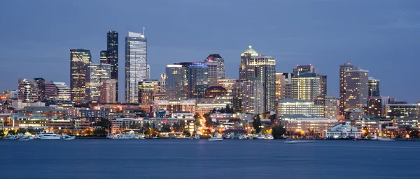 Seattle Skyline Downtown อาคารสํานักงาน การขนส่งทางทะเล — ภาพถ่ายสต็อก