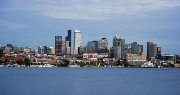 Seattle Skyline Downtown Edifícios de escritórios Transporte náutico — Fotografia de Stock