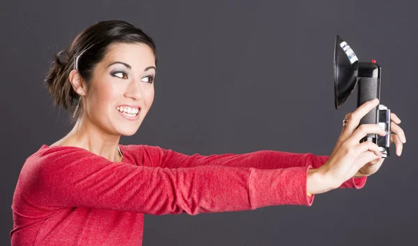 Auto retrato atraente excitado mulher leva selfie retrato retrato — Fotografia de Stock