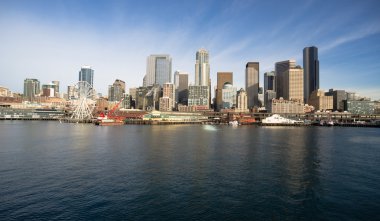 seattle Waterfront piers dock binalar dönme dolap tekneler Elliot Körfezi