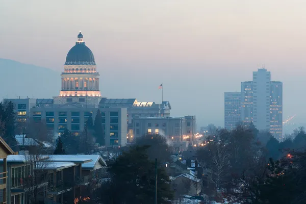 Vintern djupfryst solnedgång downtown utah kapital landskapsarkitektur — Stockfoto