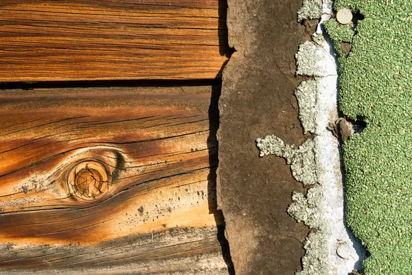 Knotty Pine Board Weathered Wood Assphalt Shingle Roofing Siding – stockfoto