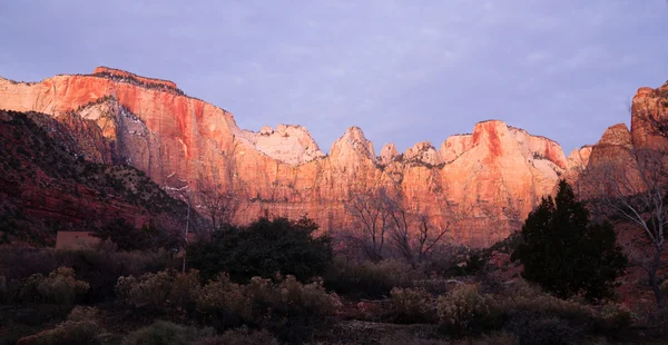 Sunrise High Mountain Buttes Parque Nacional Zion Sudoeste del desierto — Foto de Stock