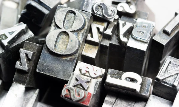 Набор печатных машинок для печати металлических типов Устаревшие типографские текстовые буквы Знак — стоковое фото