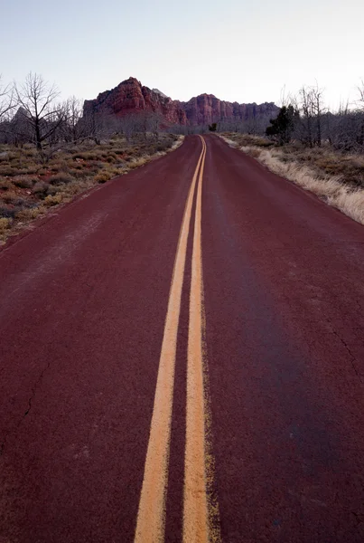 Road Sunrise High Mountain Buttes Zion National Park Desert Southwest — Stock Photo, Image