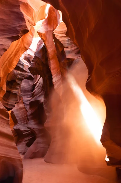 Sunlight Beams Through Crevasse Sandstone Rock Antelope Slot Canyon — Stock Photo, Image
