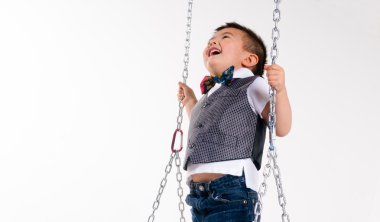 mutlu genç çocuk oyun swing hareketli gülen çocuk oyun askıya alındı