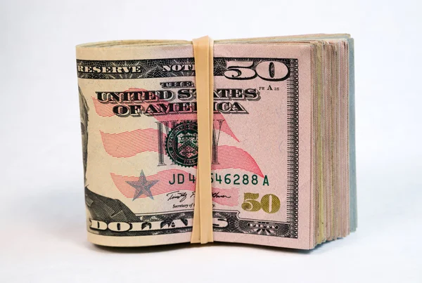 折られた札束 50 ドル手形のアメリカのお金の現金の入札します。 — ストック写真