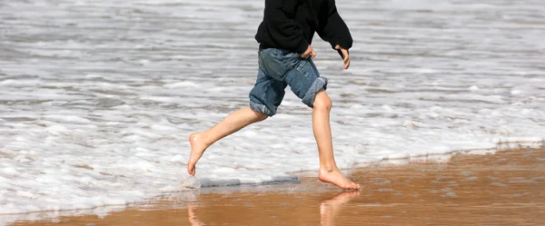 Young Boy Running Feet Ocean Beach Surf Crashing Sea Foam — Stock Photo, Image