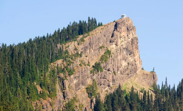 Tarihi yapısı yüksek kaya yangın gözetleme testere dişi ridge washington — Stok fotoğraf