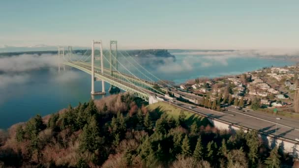 Niebla Rueda Dentro Debajo Del Puente Tacoma Narrows Puget Sound — Vídeos de Stock