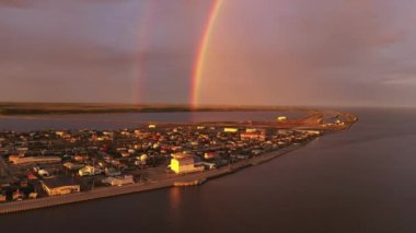 Kotzebue Alaska 'nın Kuzeybatı Arktik Bölgesi' nde Fırtına Gökkuşağı Yarattı