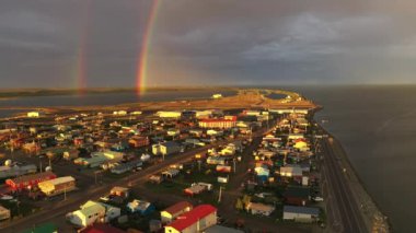 Kotzebue Alaska 'nın Kuzeybatı Arktik Bölgesi' nde Fırtına Gökkuşağı Yarattı