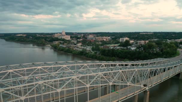 Jefferson City Missouri River Vista Aerea State Capital Building Uhd — Video Stock