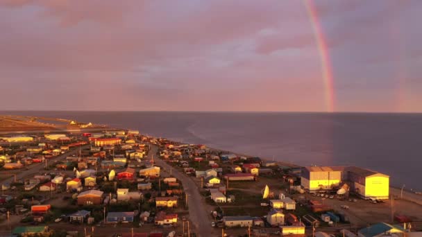 Sturm Erzeugt Regenbogen Über Der Nordwestlichen Arktischen Gemeinde Kotzebue Alaska — Stockvideo