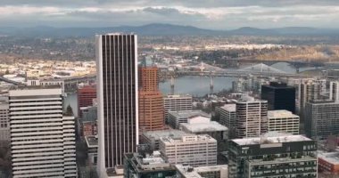 Portland Oregon ABD şehir merkezi üzerinde hava görüntüsü