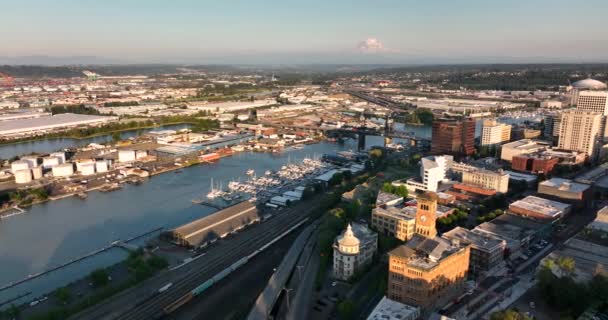 Vista Aérea Tarde Tacoma Washington Thea Foss Waterway Rainier Usa — Vídeo de stock