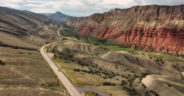 Flygfoto Fantastisk Landskap Flaming Gorge Lake Och Klippformationer Uhd — Stockvideo