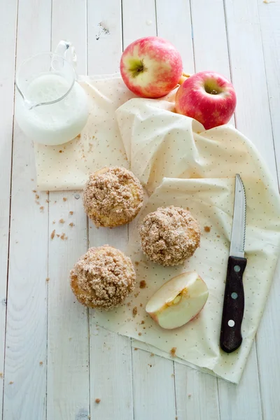 Apfelmuffins mit Zimtkrümel — Stockfoto