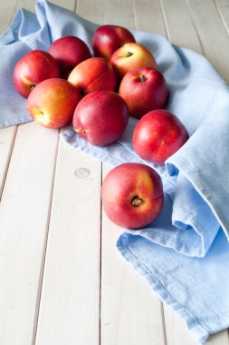 taze şeftali ve nektarin