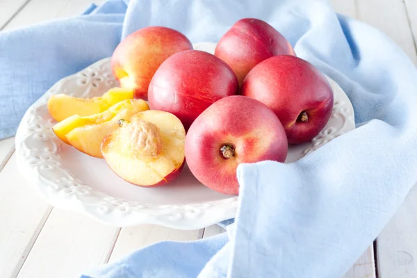 Frische Pfirsiche und Nektarinen Stockfoto