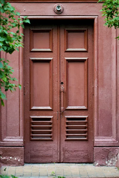 Braune alte Tür — Stockfoto