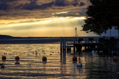 Sunset Bulvarında Cenevre Gölü