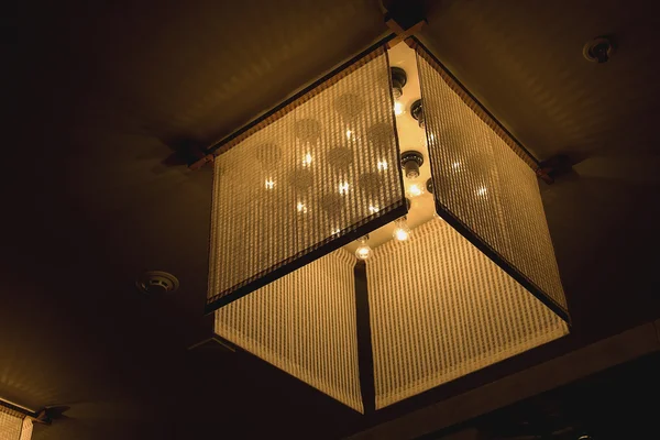 Lámpara cuadrada en techo — Foto de Stock