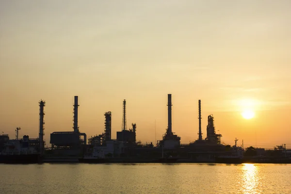 Oil refinery view with Sunrise — Stock Photo, Image