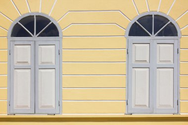 duvarın üstünde pencere eşiği