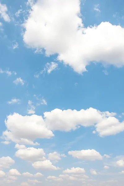 Lucht met wolken — Stockfoto