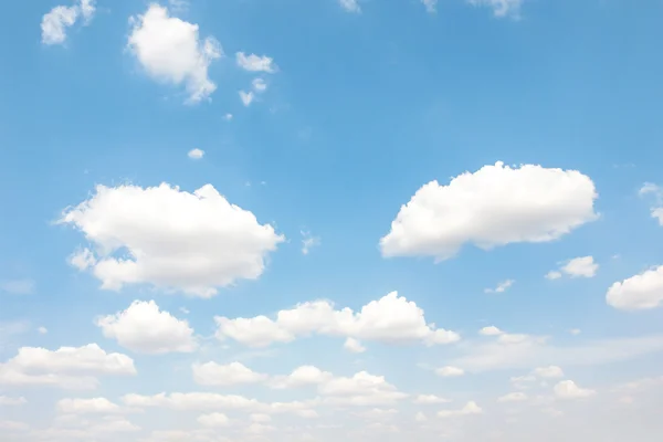 Lucht met wolken — Stockfoto