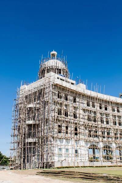 Construction site with scaffolding — Stock Photo, Image