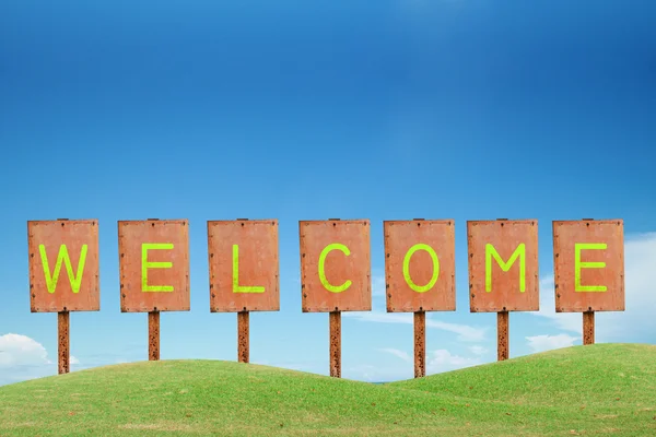 Welcome sign and metal lable — Stock Photo, Image