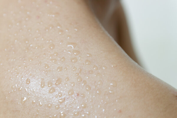 пот на кожу человека
