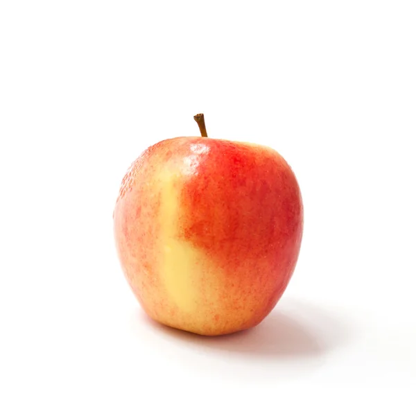 Ripe red apple. Isolated on a white — Stock Photo, Image