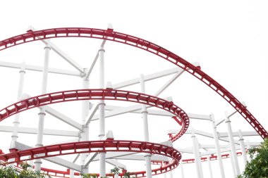 Kırmızı roller coaster tren hattı